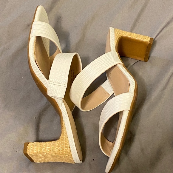 Kelly & Katie Sandals - Picture 2 of 6